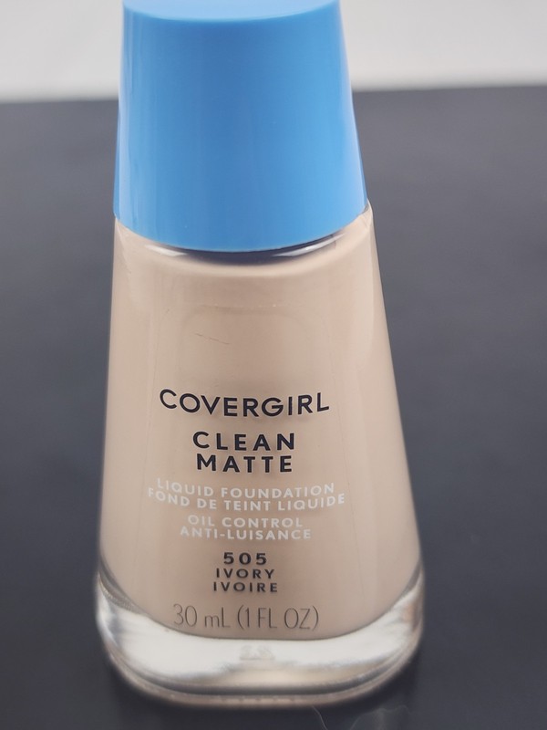 Covergirl Clean Matte Liquid Foundation 1 oz Retired – *Buy 2 Ships for $3*