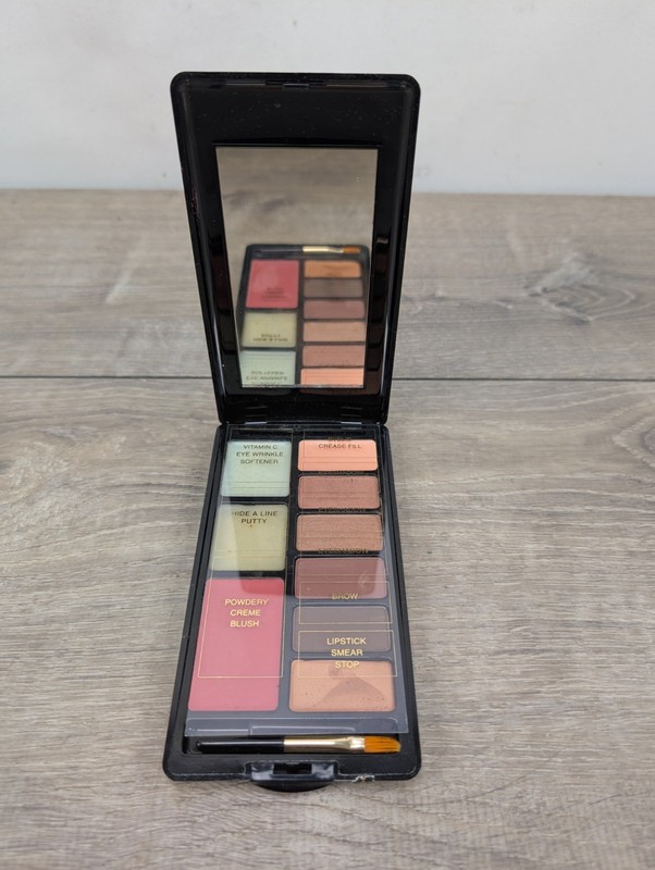 Signature Club A Professional Skin Compact Makeup Compact 1.4 Oz