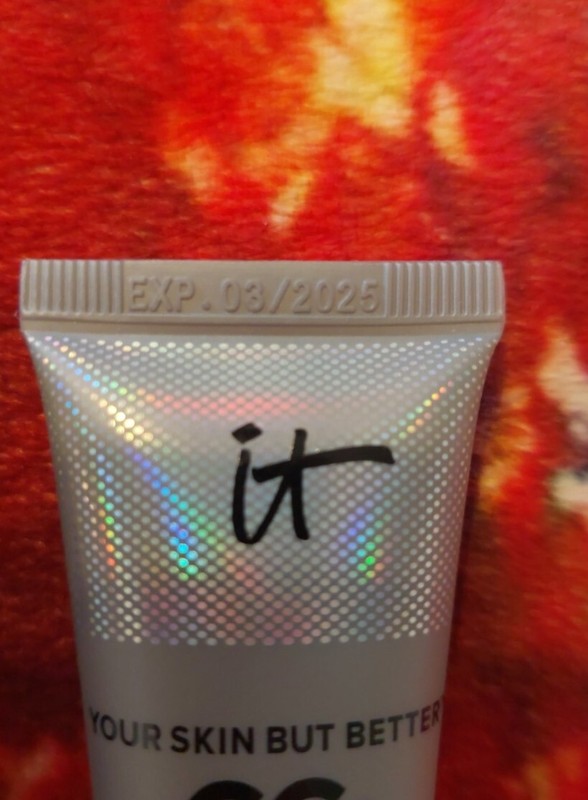 It Cosmetics Your Skin But Better/CC+ Hydrating Serum SPF 50/Light/NIB gallery