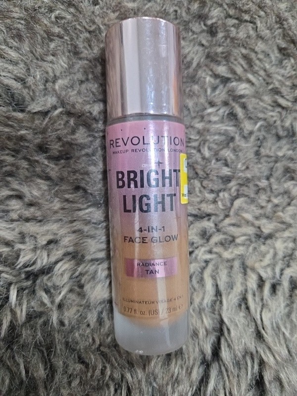 Revolution Bright Light 4 In 1 Face Glow Radiance Tan NEW SEALED Makeup