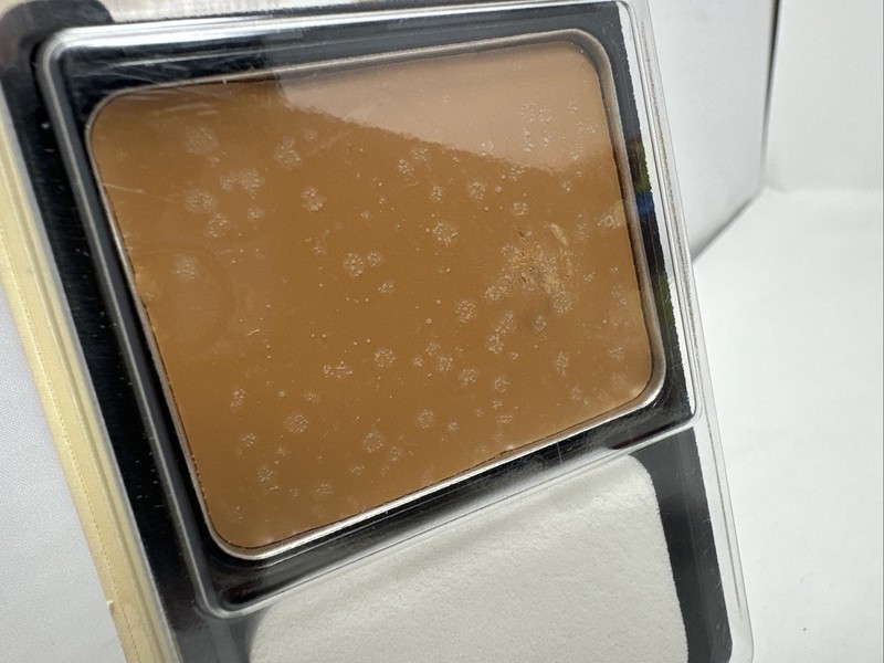 COVERGIRL Queen Natural Hue Compact Foundation #Q510 CLASSIC BRONZE See Photos gallery