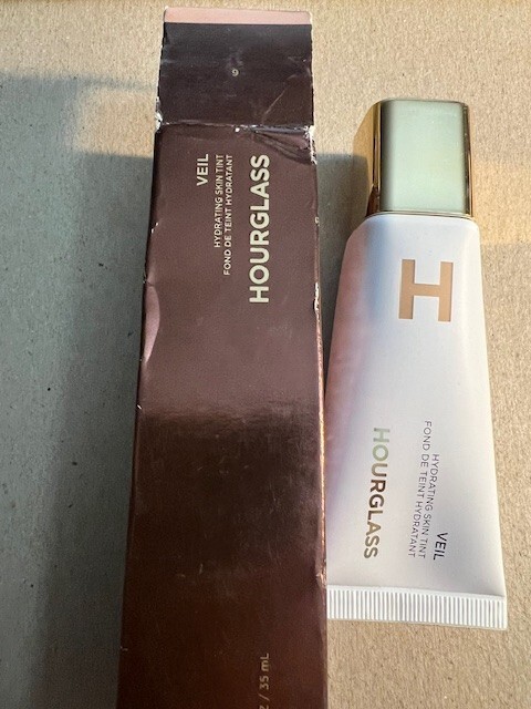 Hourglass Veil Hydrating Skin Tint #9 NIB 1.1 fl oz Authentic Free Shipping