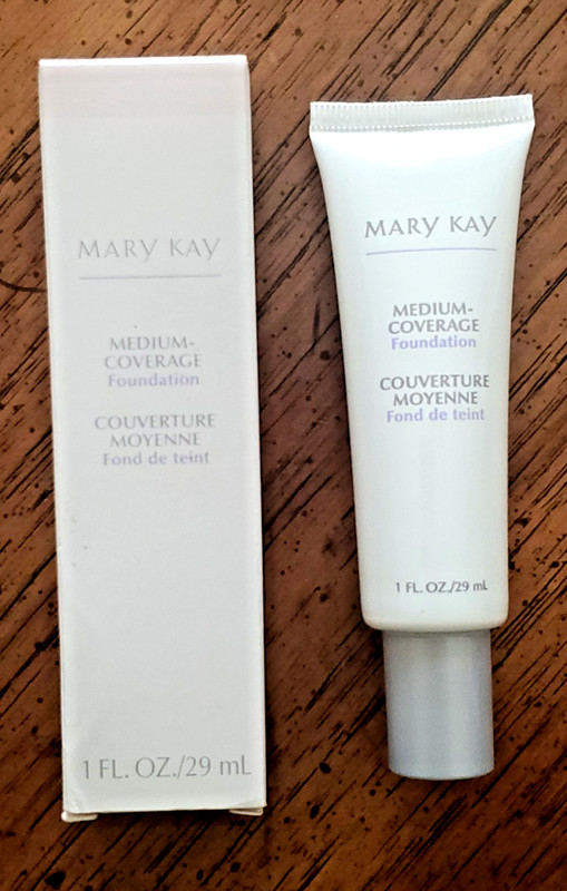 New Mary Kay Medium Coverage Foundation Beige 304 with Grey Cap # 355700