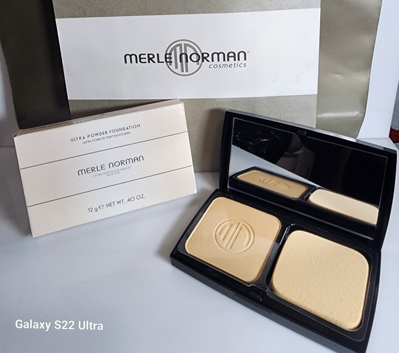MERLE NORMAN Ultra Powder Foundation…NEW IN BOX
