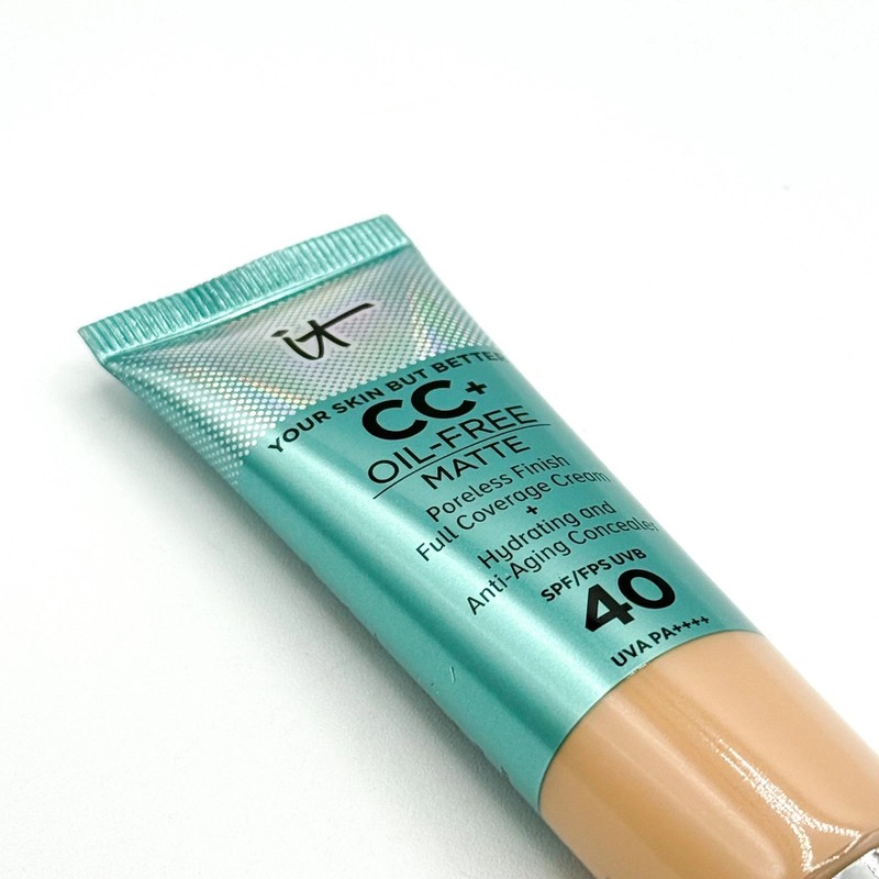 IT COSMETICS CC+ Oil Free Matte Full Coverage Foundation SPF 40 ~ LIGHT **READ**
