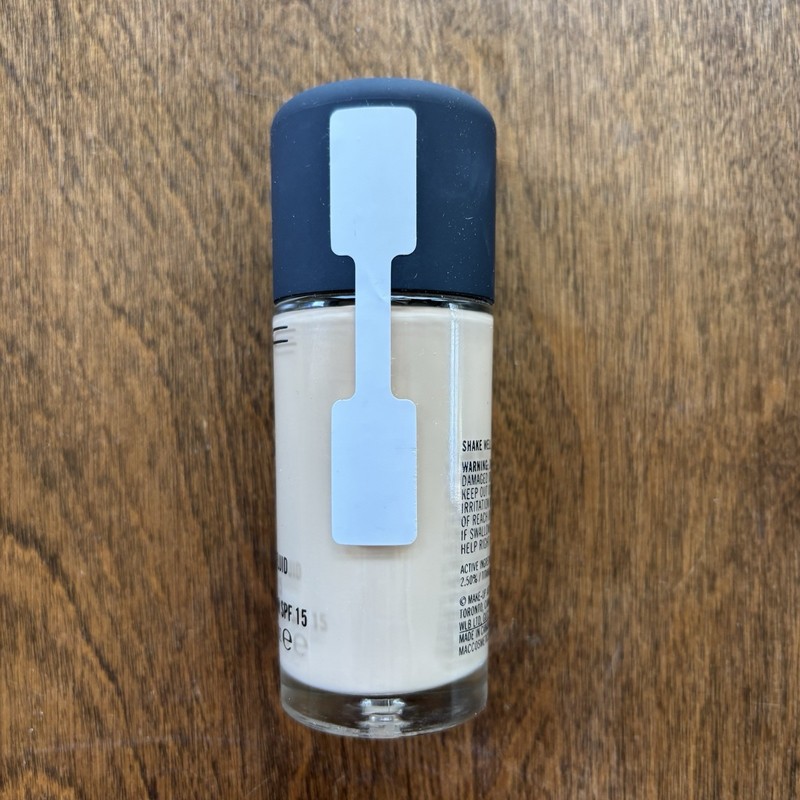 MAC Studio Fix Fluid Foundation SPF15 Shade NC10 (A20) Size 1 oz. Sealed NWOB gallery