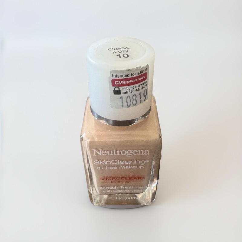 Neutrogena SkinClearing Oil-Free Liquid Foundation Salicylic Acid Ivory 1 fl oz
