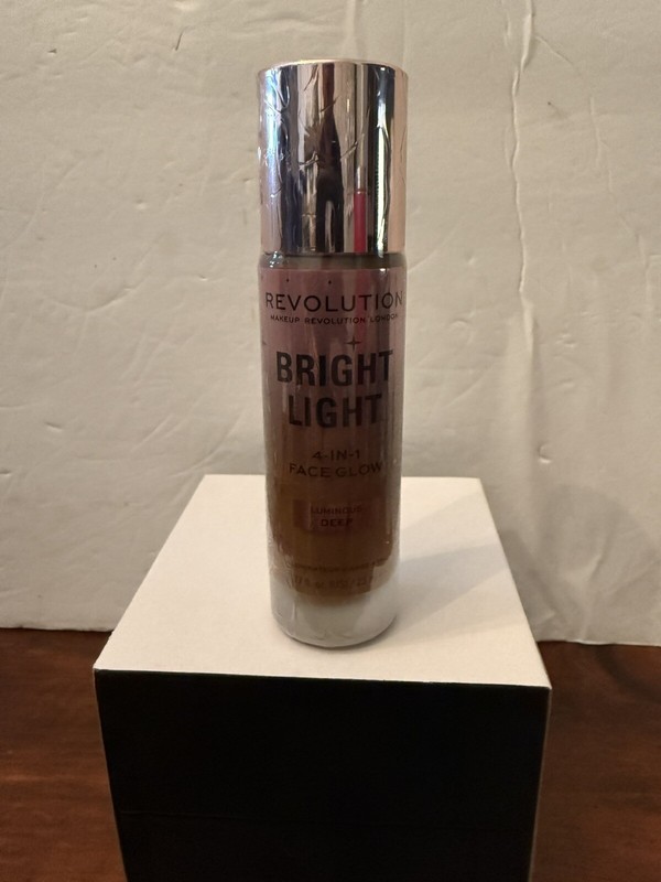 Revolution Bright Light 4-in-1 Face Glow (0.77fl.oz/23ml) – Luminous Deep