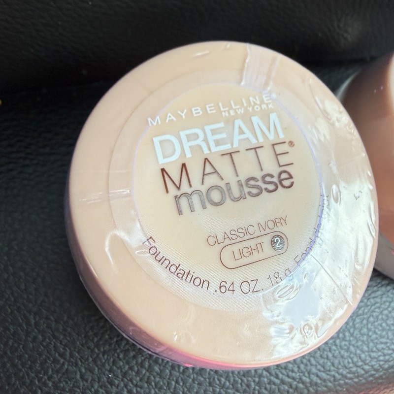 Maybelline Dream Matte Mouse Classic Ivory Light 2 LOT OF 2 gallery