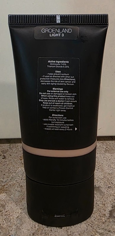 Nars Pure Radiant Tinted Moisturizer SPF30 Groenland Light 3, 1.9 oz. 50 mL gallery