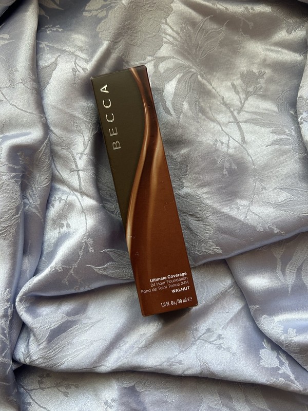 Becca Ultimate Coverage 24 Hour Foundation Face Makeup Walnut 1 FL oz 30mL New
