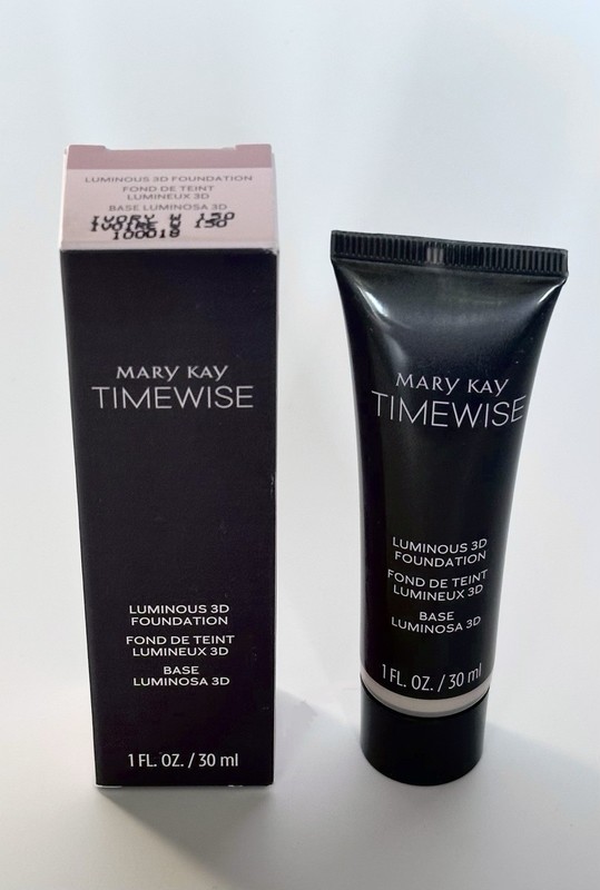 Mary Kay Timewise LUMINOUS 3D Foundation IVORY W 150 NEW IN BOX