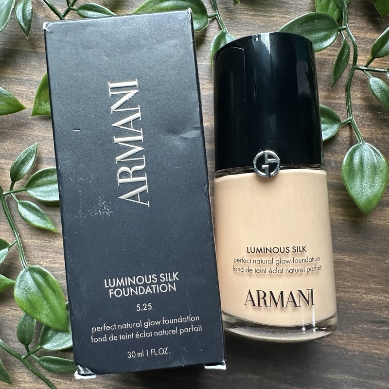 Armani Beauty Luminous Silk Blurring Foundation – 5.25 – Full Size 1 oz NEW BNIB