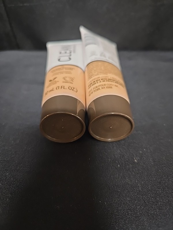 2pc Lot #115 Golden Natural Covergirl Clean Invisible Foundation 1 Fl Oz Each gallery