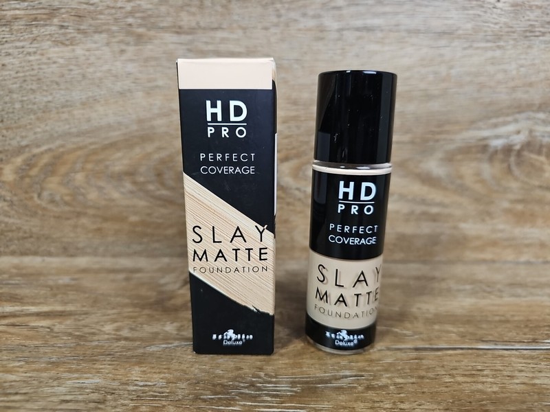 Italia Deluxe HD Pro Slay Matte Foundation – Lightweight Oil-Free – 02 Oats