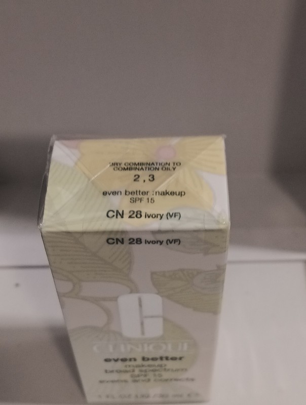 Clinique Even Better Makeup Broad Spectrum SPF 15 Foundations - CN 28 Ivory Nib gallery