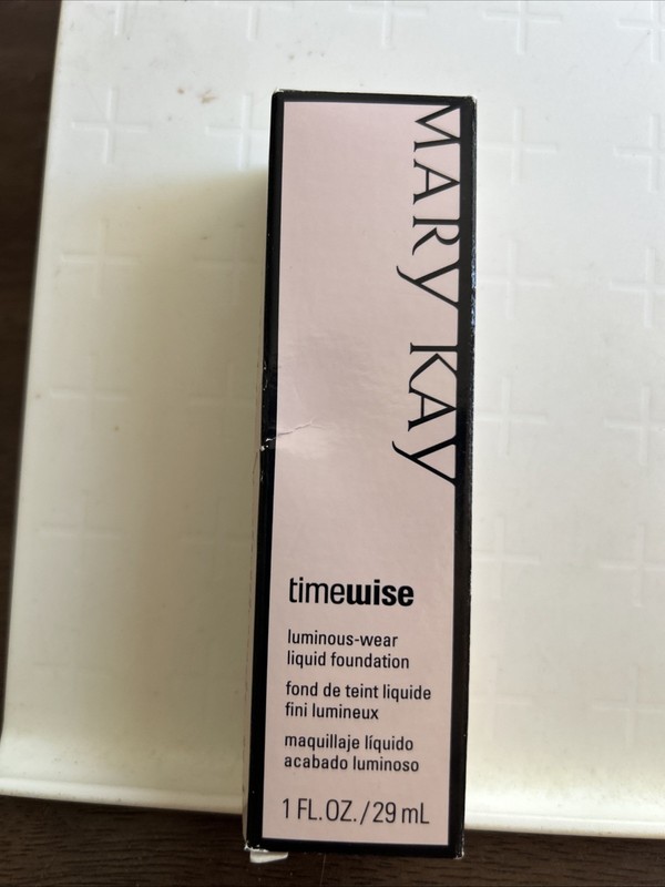 New Mary Kay Timewise Luminous Foundation IVORY 4 Normal to Dry Skin With Sponge