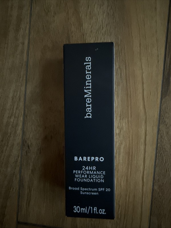 NIB) bareminerals BAREPRO 24 HR PERFORMANCE Foundation 06 SATEEN (1 OZ) SPF 20