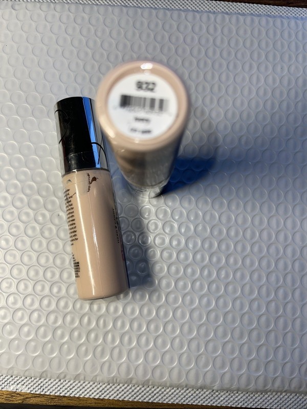 Lot of 2 Hard Candy GLAMOFLAUGE Invisible Camouflage Foundation, 931 Tan gallery