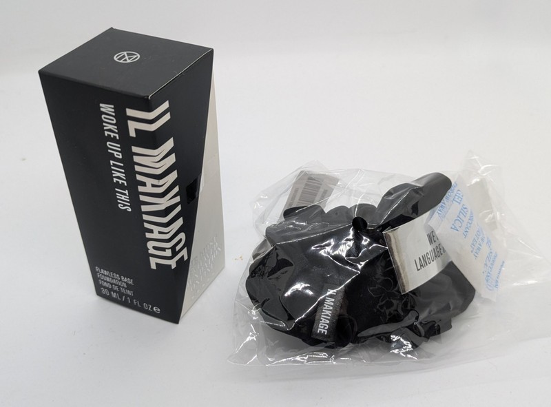 IL MAKIAGE Woke Up Like This Flawless Foundation 30ml 1 fl oz NIB + Scrunchie! gallery