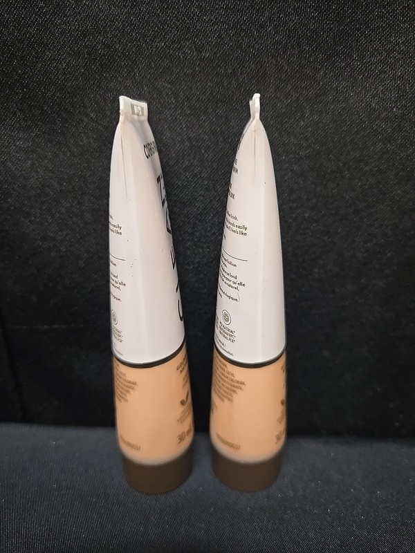 2pc Lot #115 Golden Natural Covergirl Clean Invisible Foundation 1 Fl Oz Each gallery