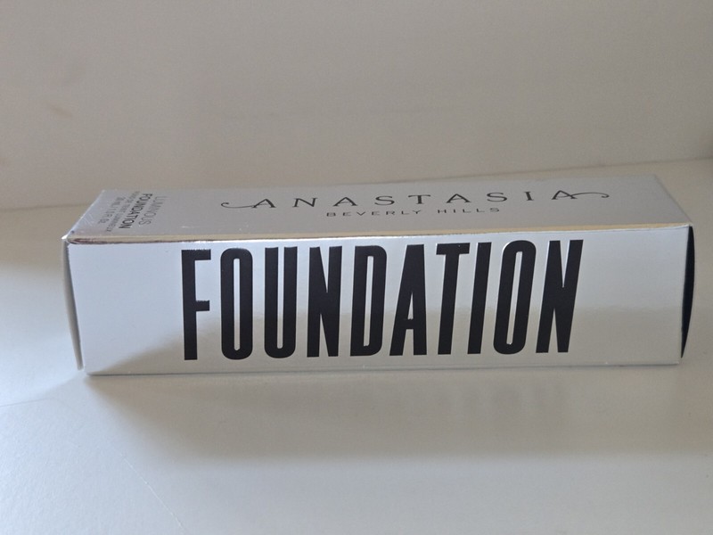 Anastasia Beverly Hills Luminous Foundation 150 W Full Size 1 floz, 1 Pc New gallery