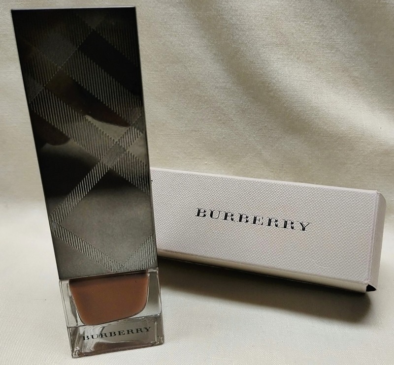 Burberry ~ Fresh Glow Luminous Fluid Foundation ~ Mocha No. 64 ~ 1 FL OZ