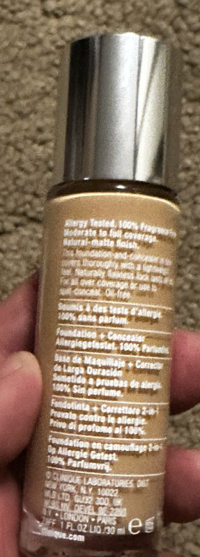 Clinique Beyond Perfecting Foundation & Concealer - # 01 Linen (VF-N) 30ml/1oz gallery
