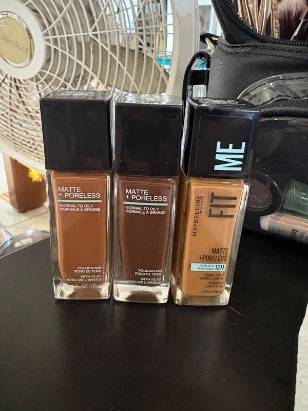 3 different shades of makeup foundation Maybelline FIT ME 335, Matt poreless FM